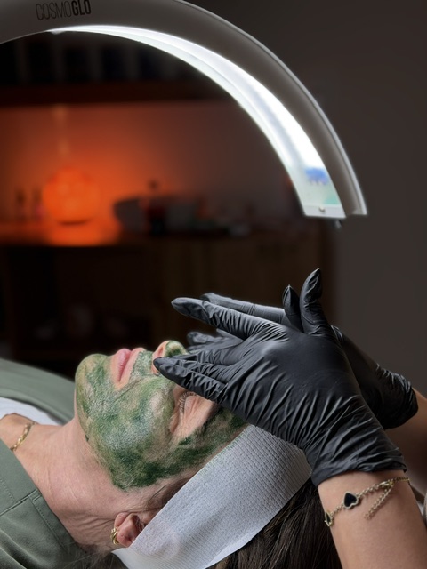 Hands apply green sea peel